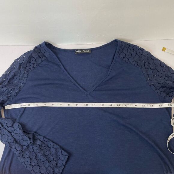 Shein| Medium| Soft|Crotchet knit| Floral - Picture 4 of 16